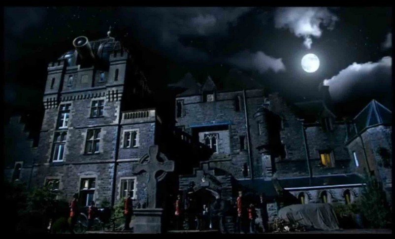 still from Doctor Who episode 'Tooth and Claw' (2006)